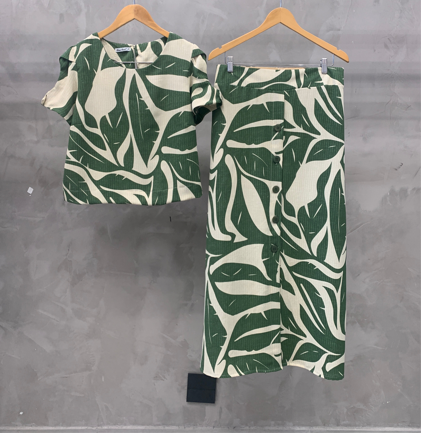 Conjunto Plus de Saia e Cropped 91600