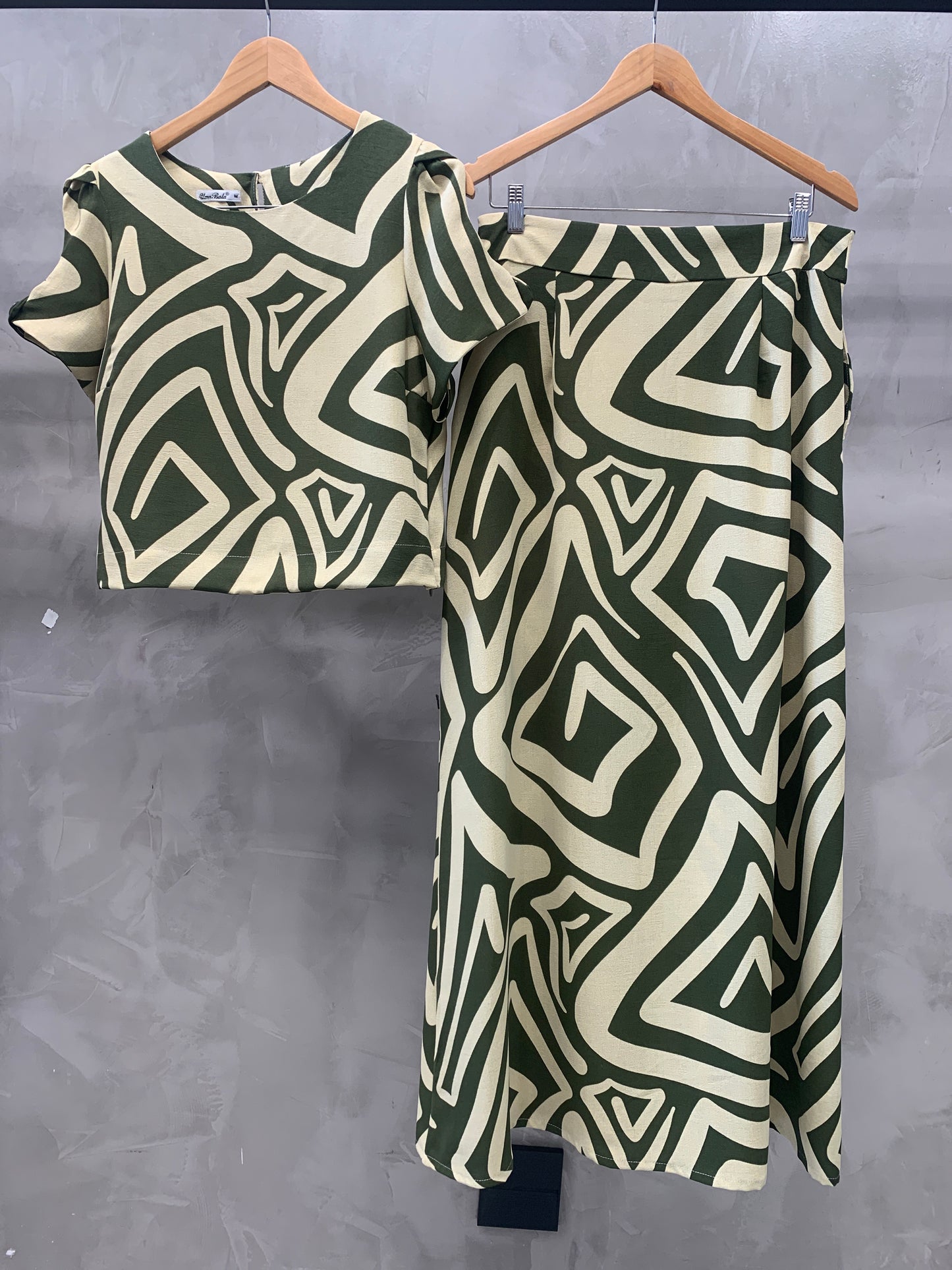 Conjunto Cropped e Saia 91561