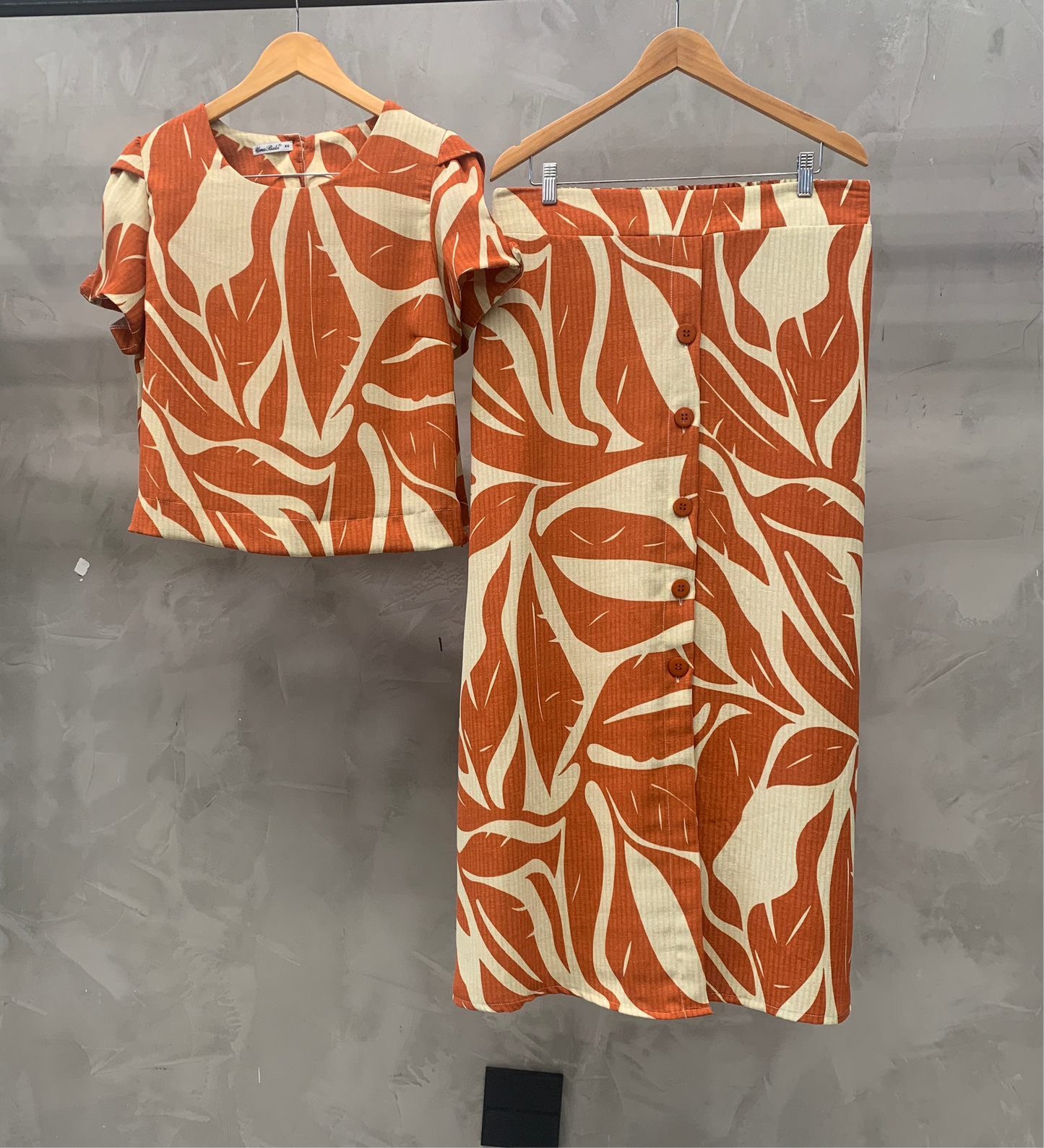 Conjunto Plus de Saia e Cropped 91600
