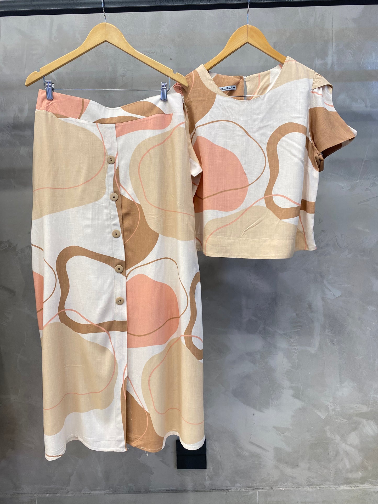 Conjunto plus de saia cropped 91602