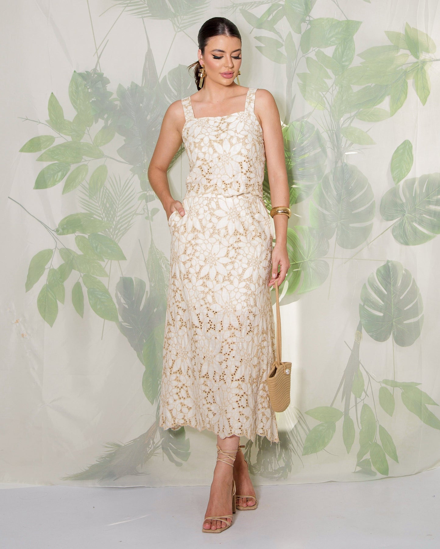 Conjunto Cropped e Saia de Linho Bordado 91080