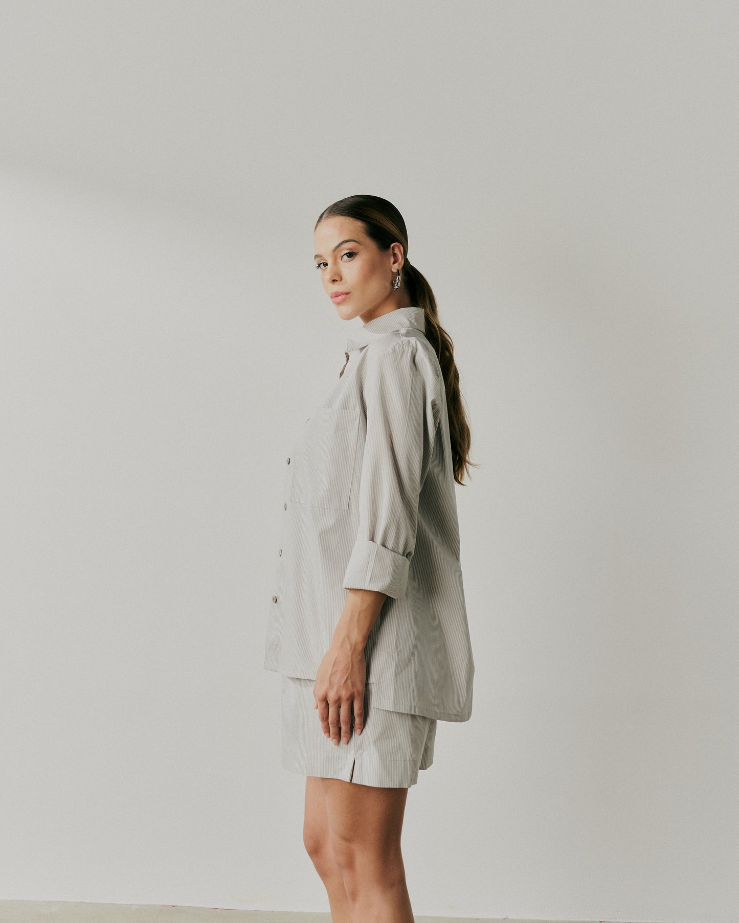 Conjunto de Shorts e Camisa Listrada Cinza 91050