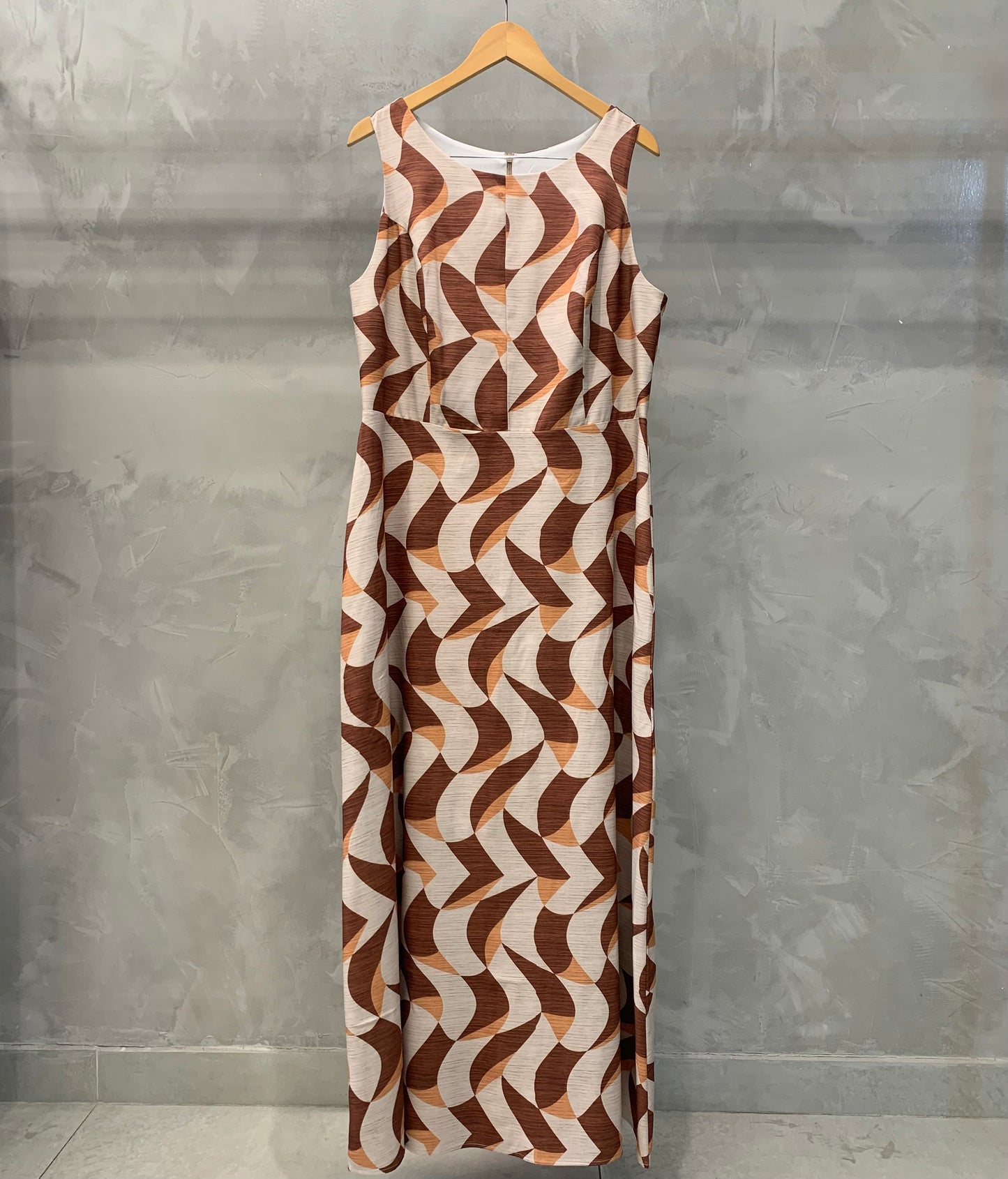 Vestido Plus Longo Estampa Geométrica Caramelo 50640