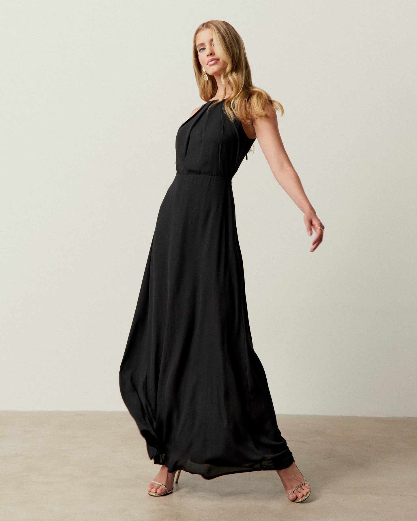 Vestido Longo Alça Larga Duna Liso Preto 80252