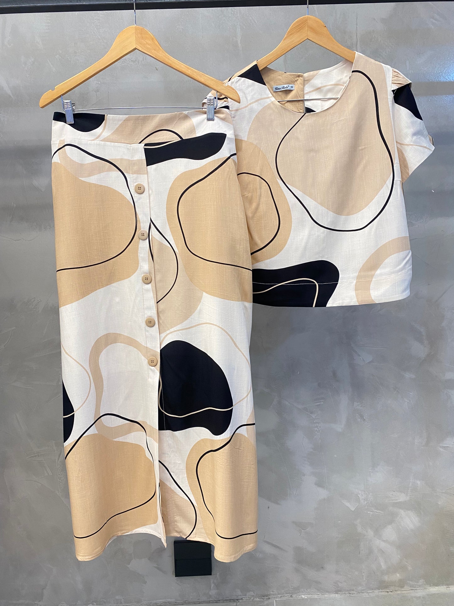 Conjunto plus de saia cropped 91602